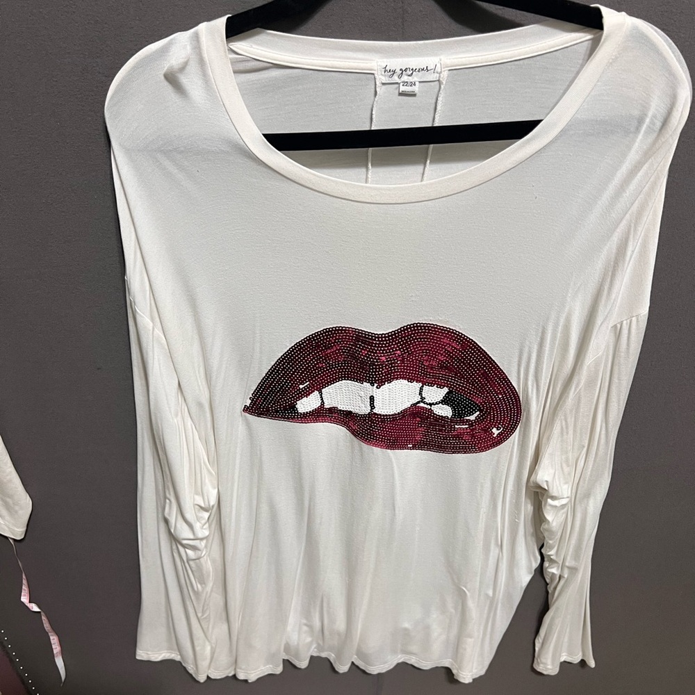 Hey Gorgeous White Long Sleeve Top with Red Lip Design